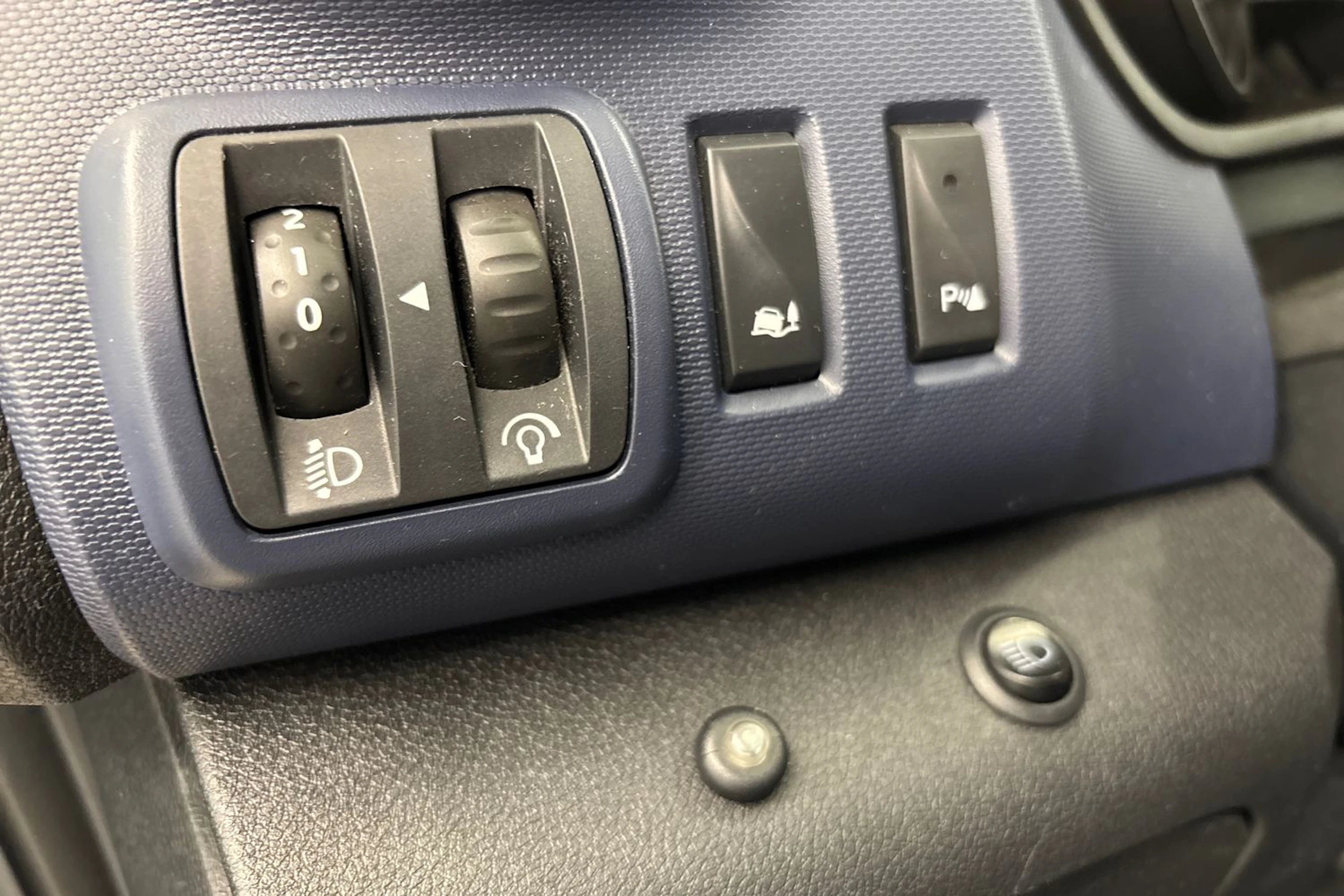 Sininen Opel Vivaro 2019 kuva 21.