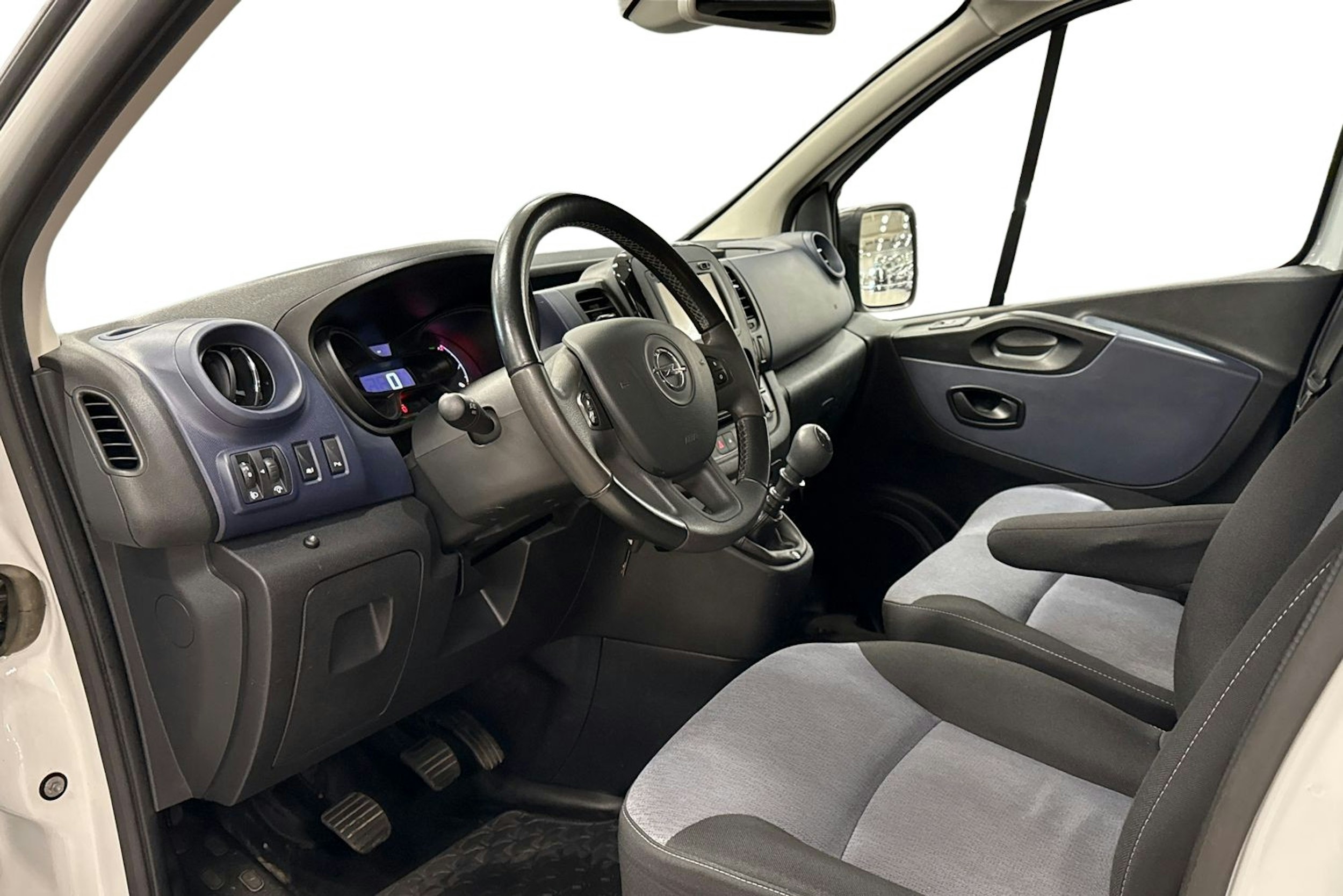 valkoinen Opel Vivaro 2019 kuva 7.