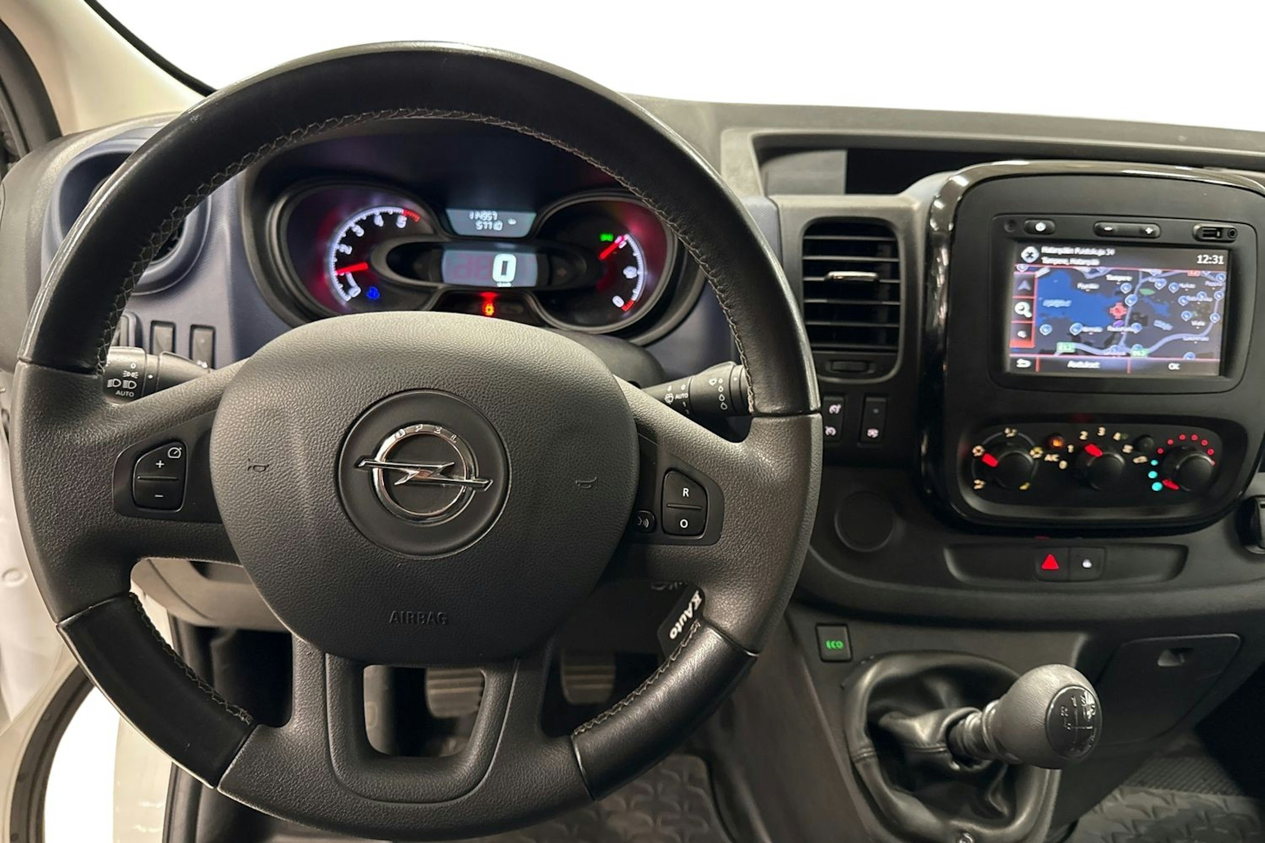 valkoinen Opel Vivaro 2019 kuva 9.