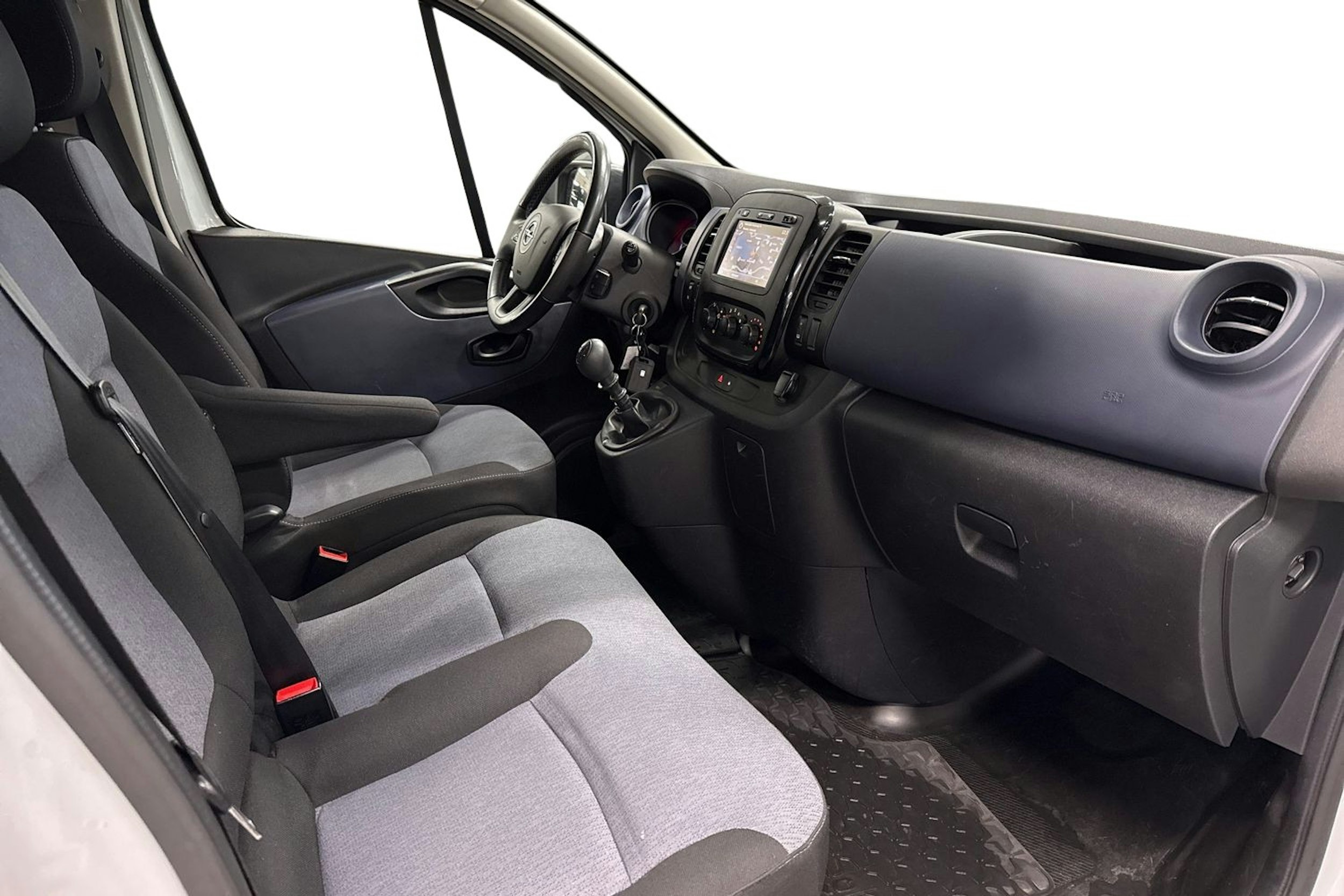 valkoinen Opel Vivaro 2019 kuva 10.