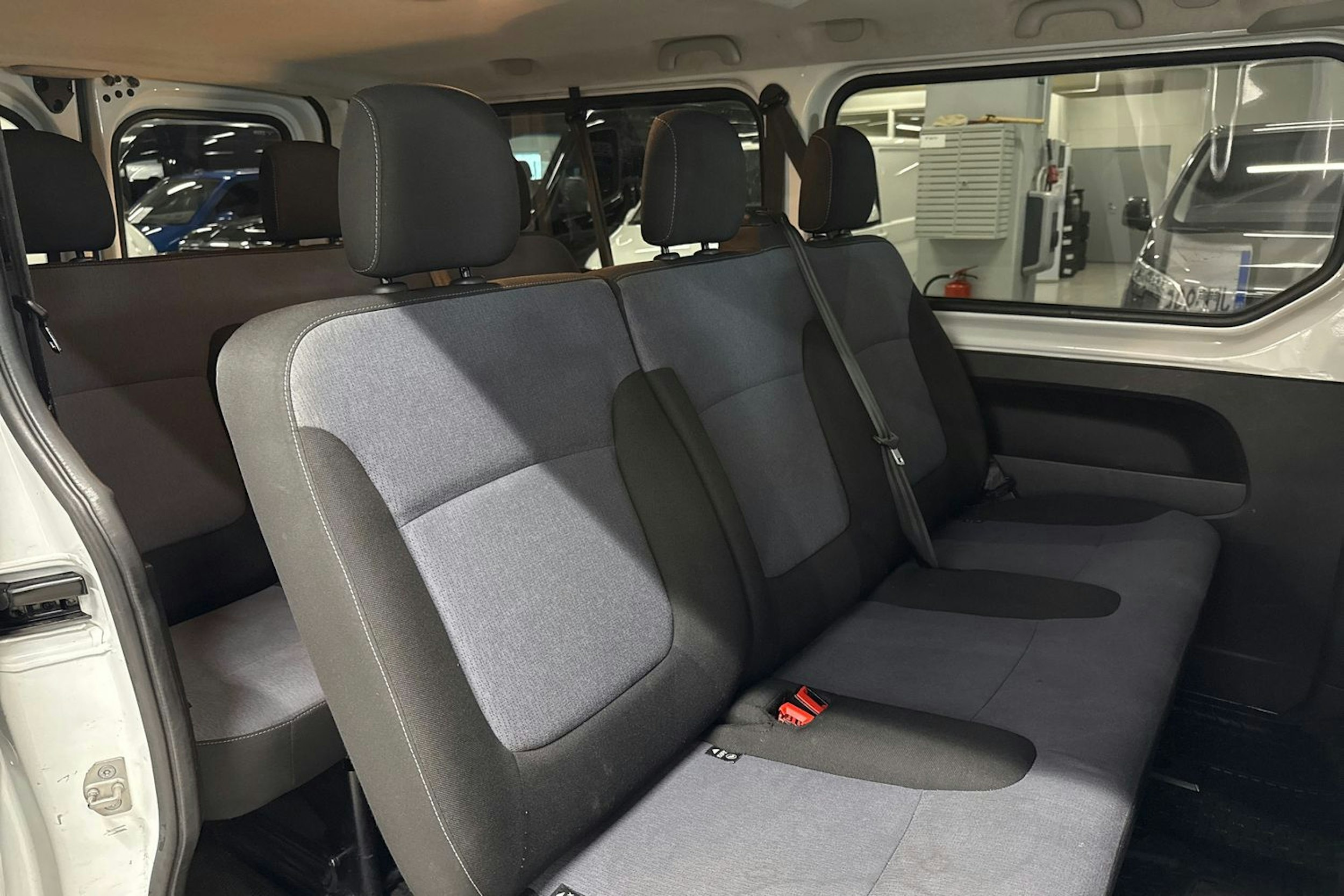valkoinen Opel Vivaro 2019 kuva 13.