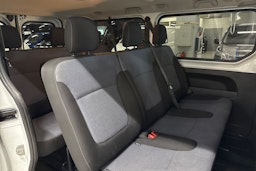 valkoinen Opel Vivaro 2019 kuva 13.
