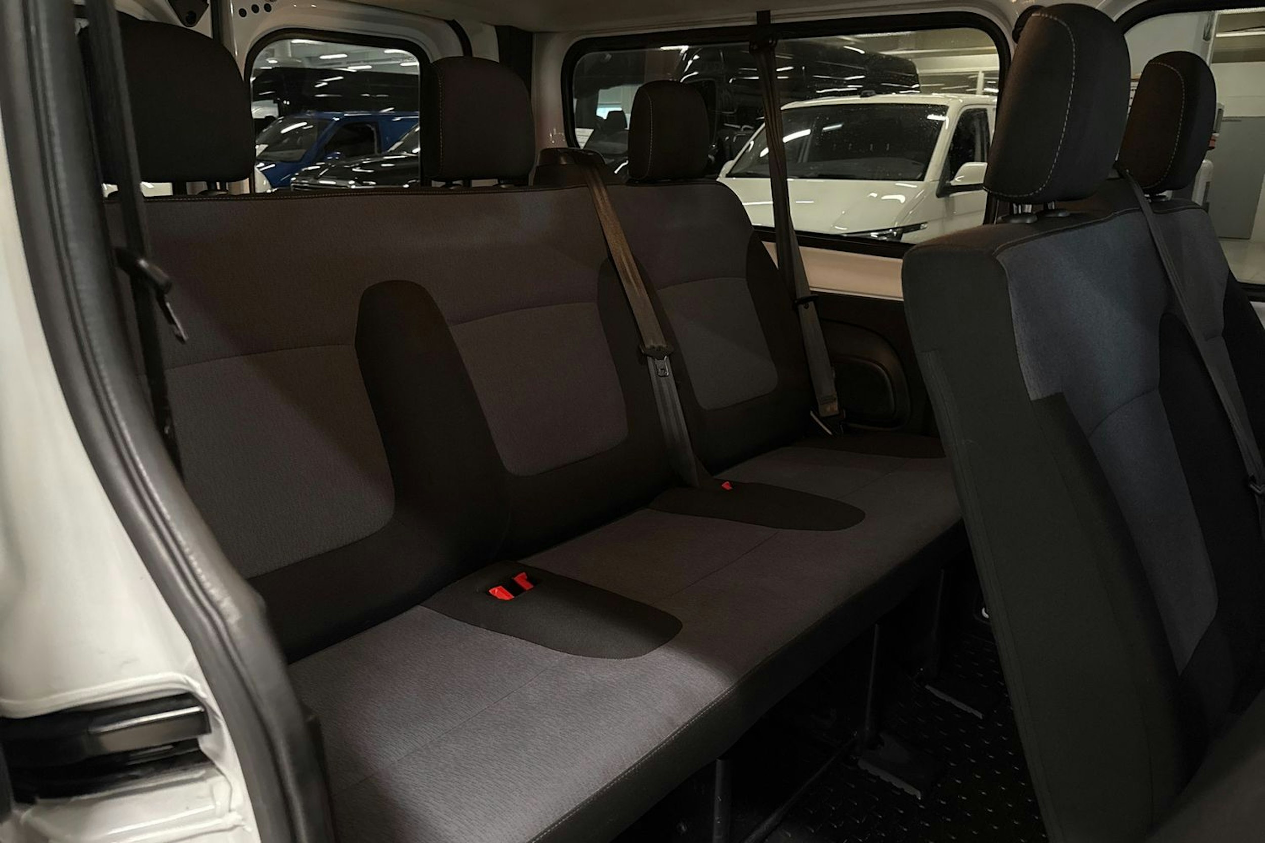 valkoinen Opel Vivaro 2019 kuva 14.