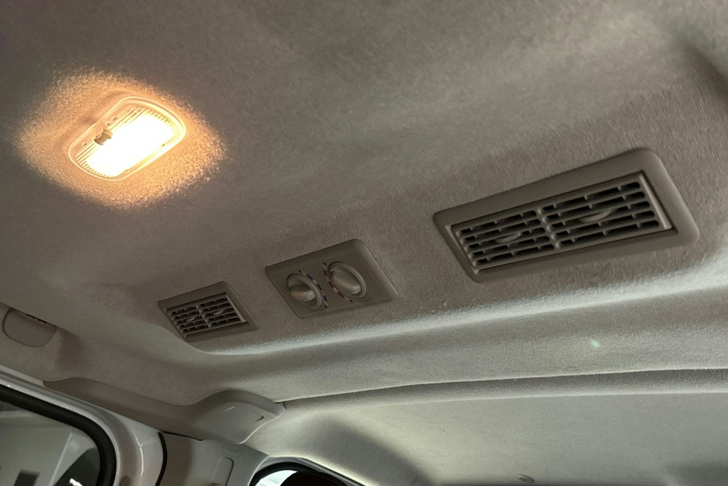 valkoinen Opel Vivaro 2019 kuva 15.