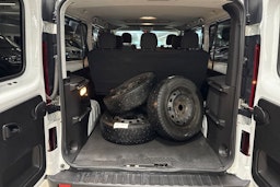 valkoinen Opel Vivaro 2019 kuva 18.