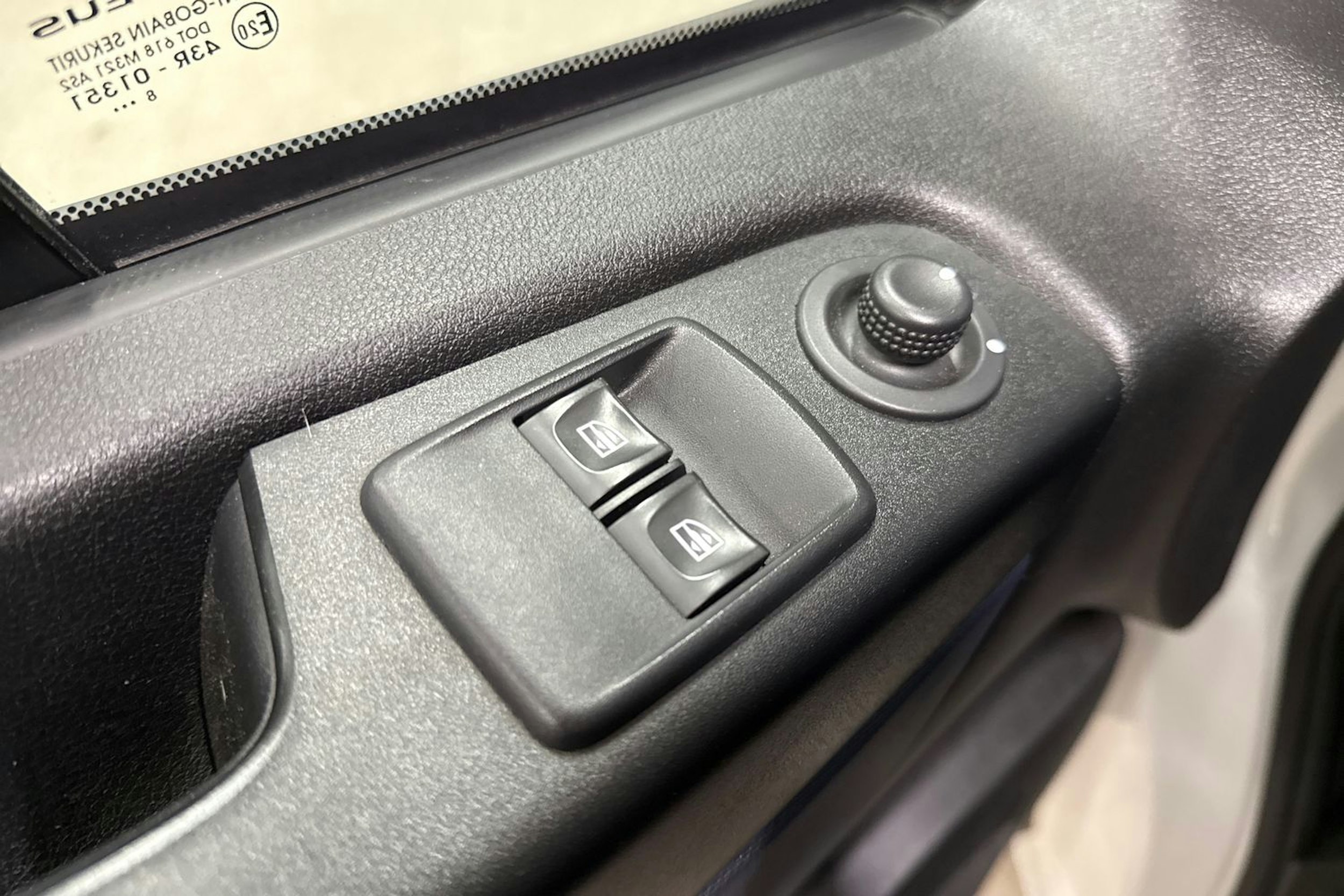 valkoinen Opel Vivaro 2019 kuva 21.