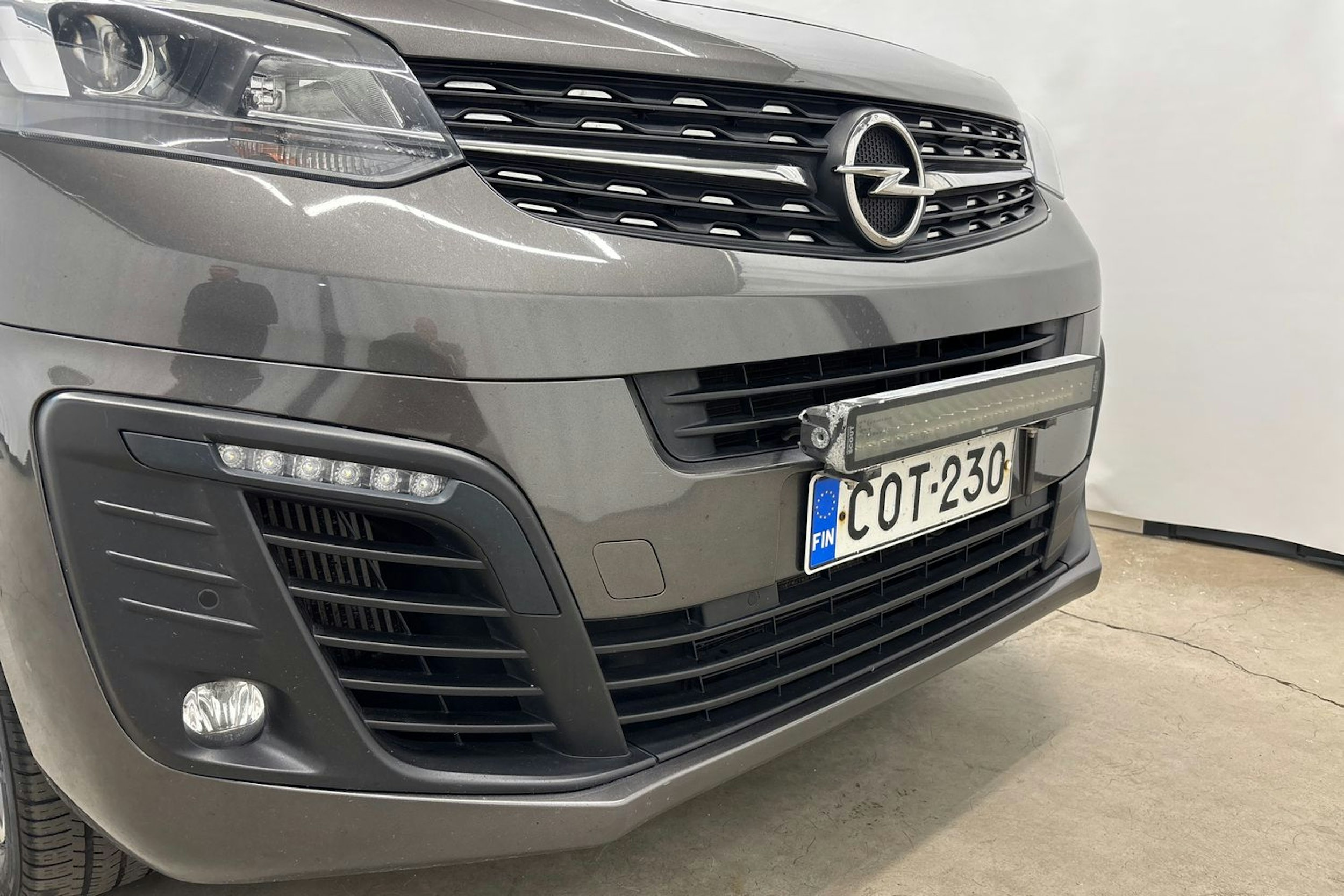 harmaa Opel Vivaro 2020 kuva 28.