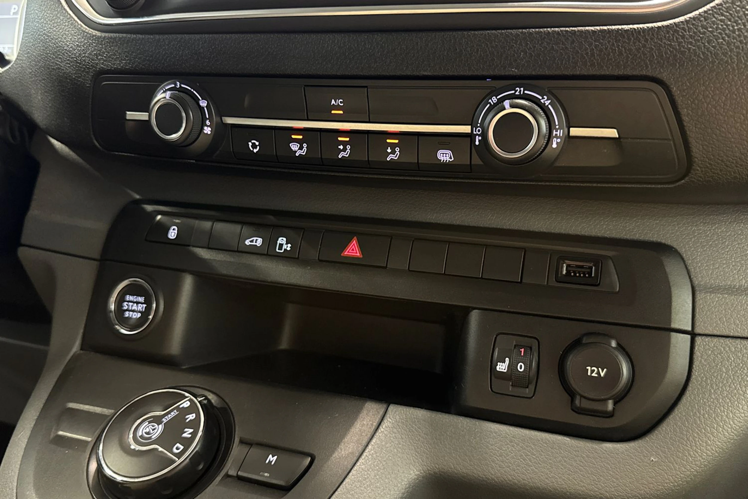 harmaa Opel Vivaro 2020 kuva 24.