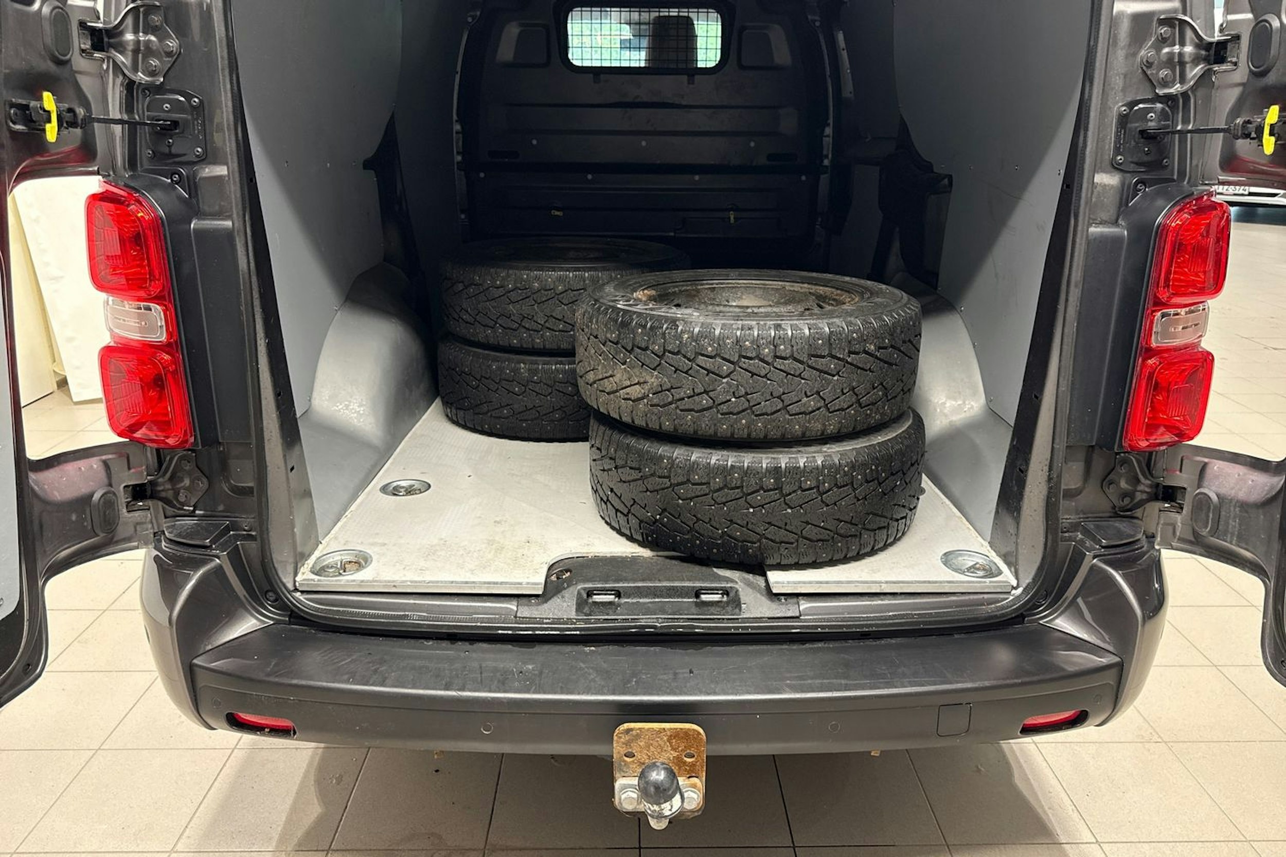 harmaa Opel Vivaro 2020 kuva 15.