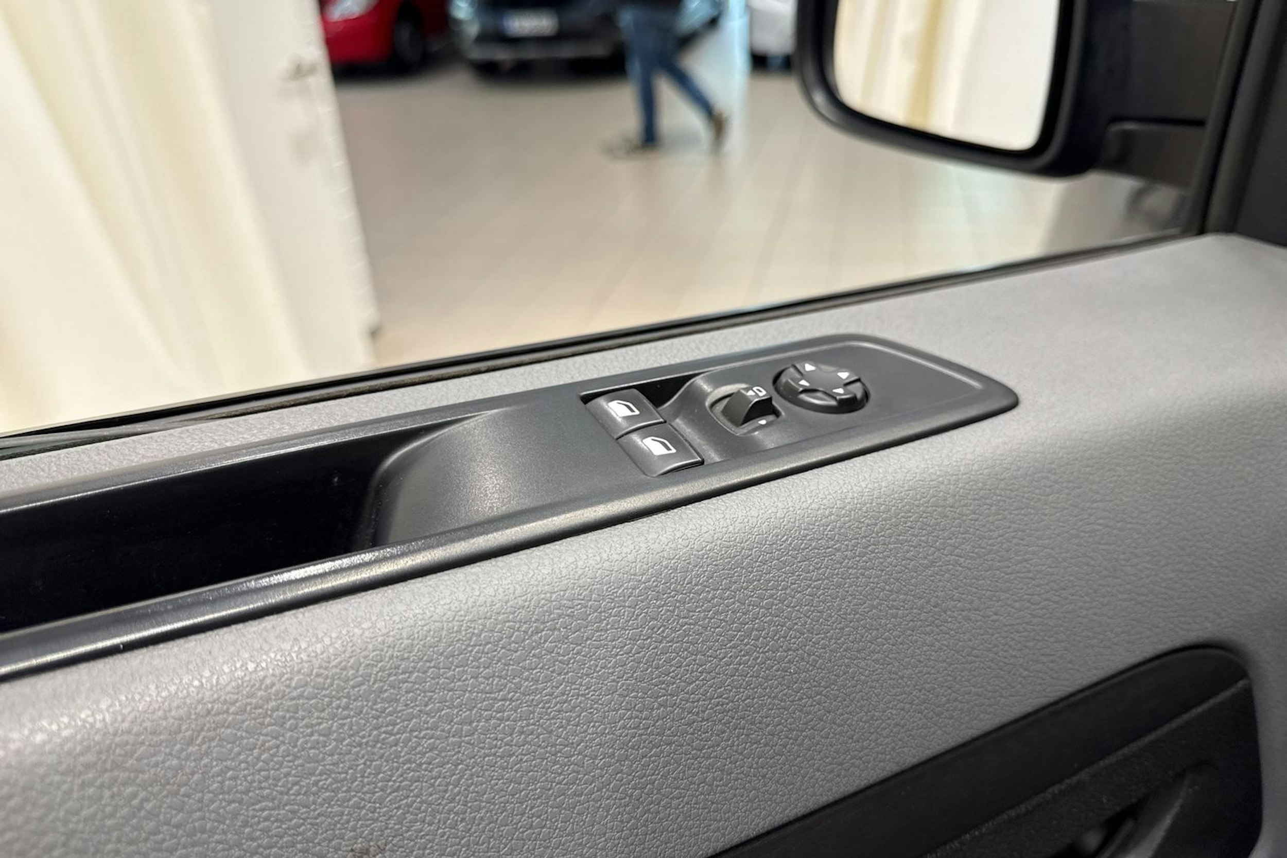 harmaa Opel Vivaro 2020 kuva 22.