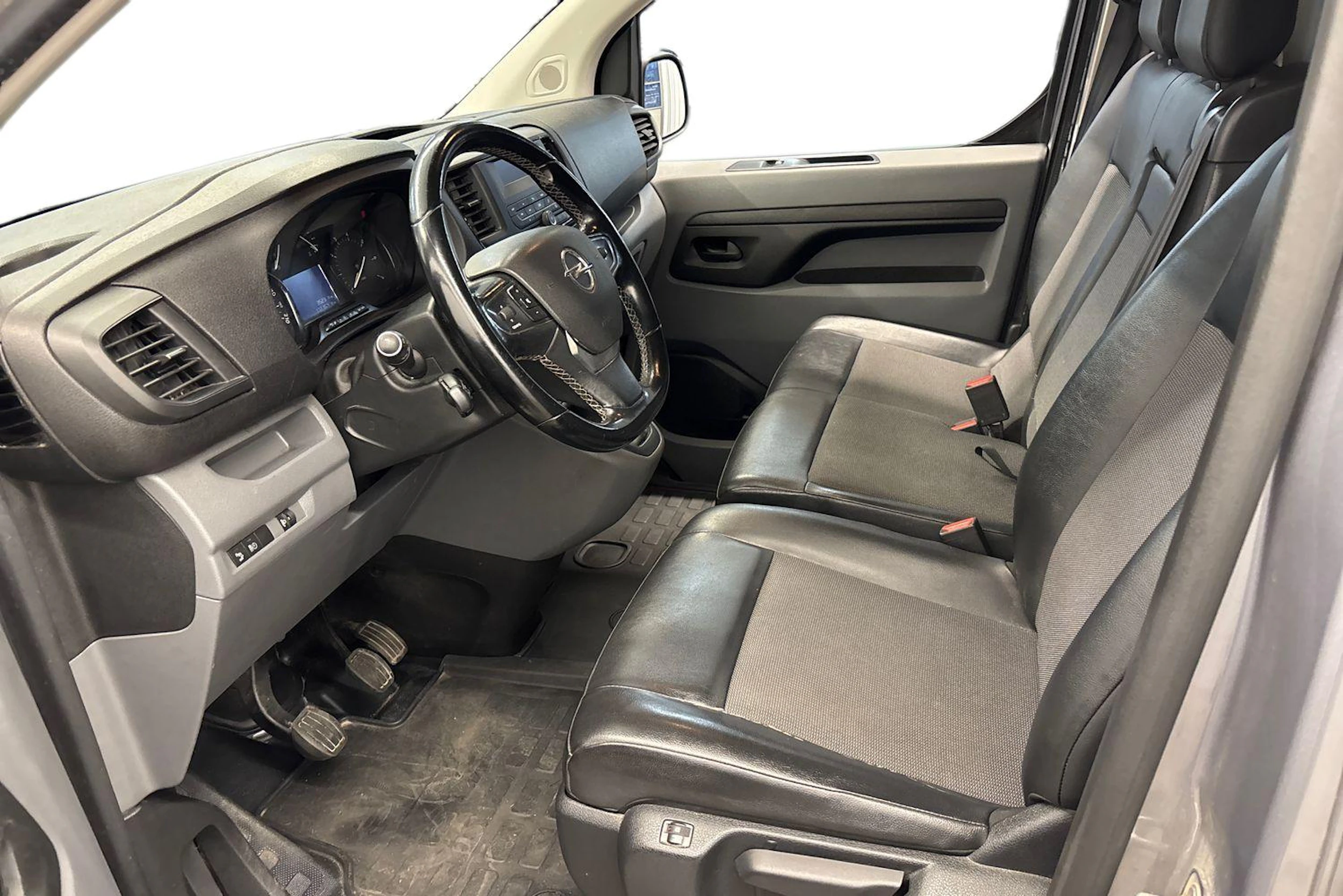 harmaa Opel Vivaro 2020 kuva 3.
