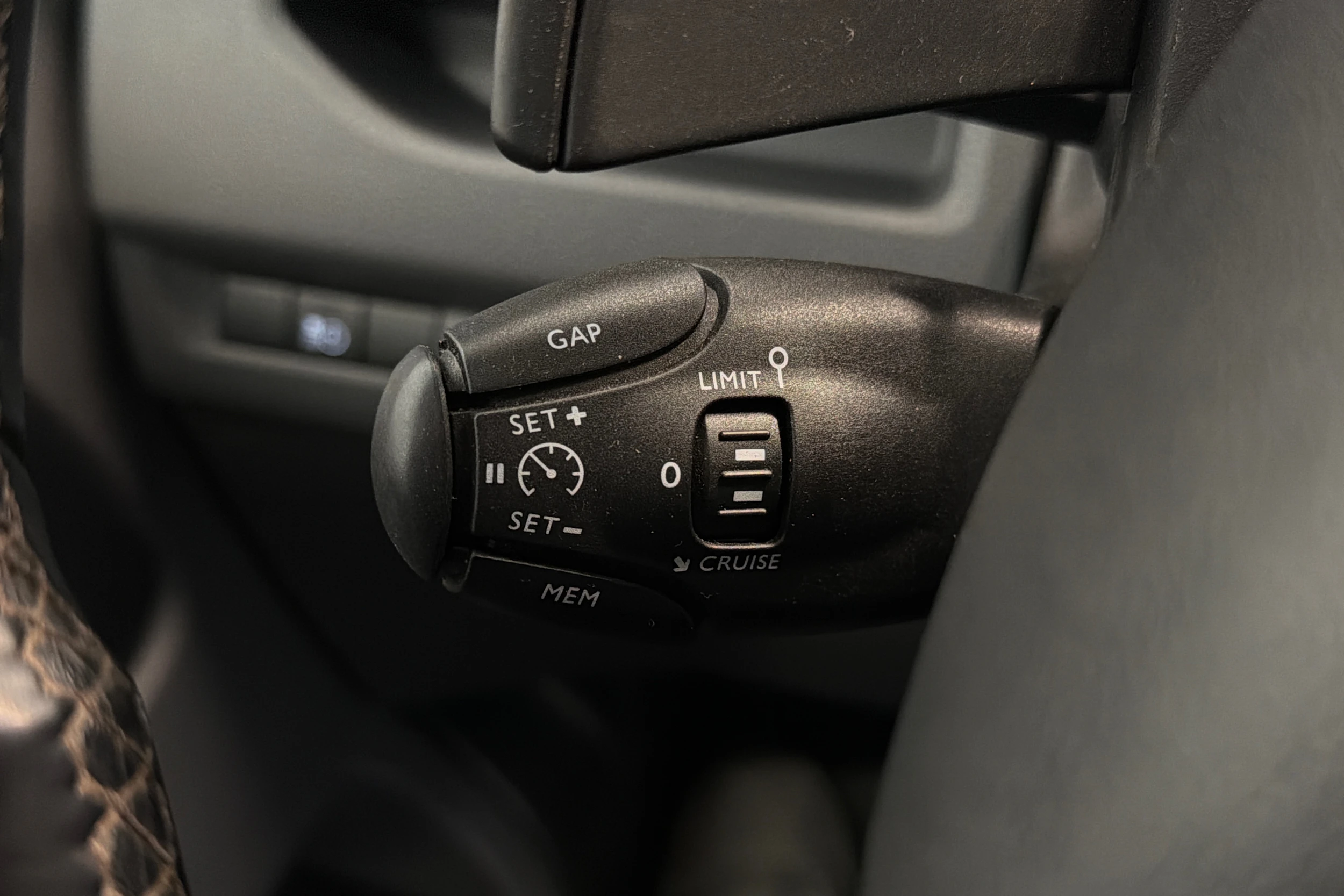 harmaa Opel Vivaro 2020 kuva 14.