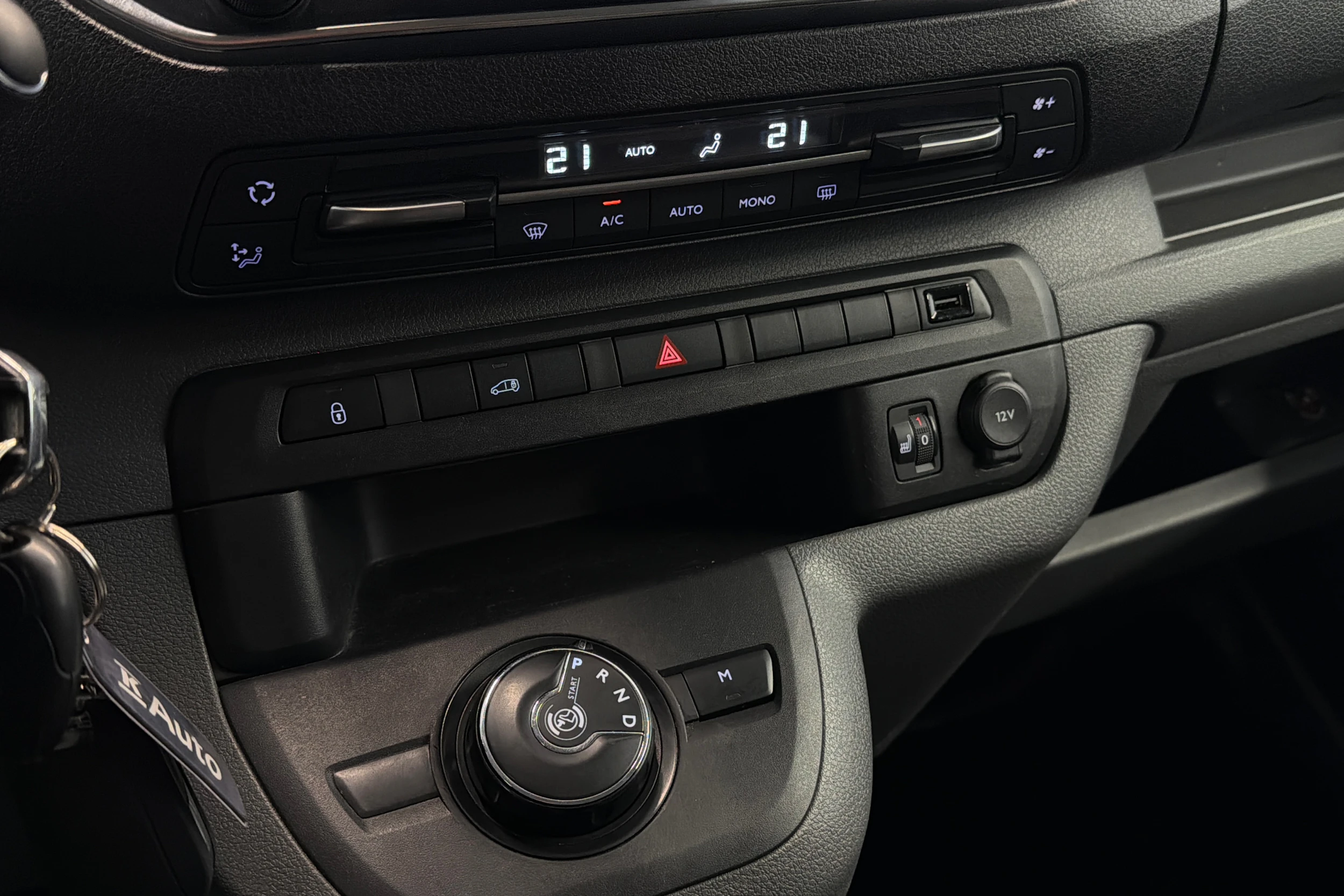 harmaa Opel Vivaro 2020 kuva 17.