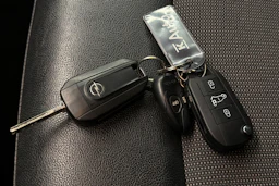 harmaa Opel Vivaro 2020 kuva 18.