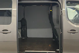 harmaa Opel Vivaro 2020 kuva 19.