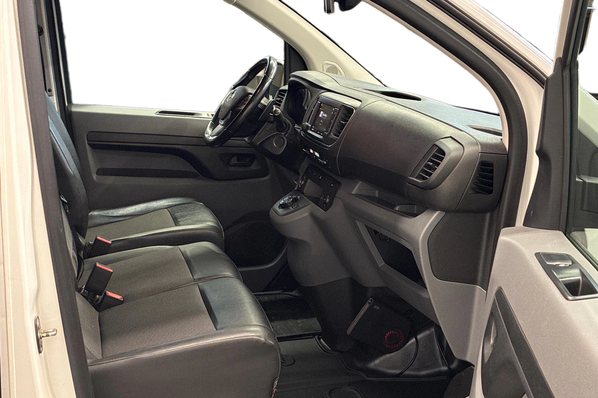 valkoinen Opel Vivaro 2020 kuva 11.