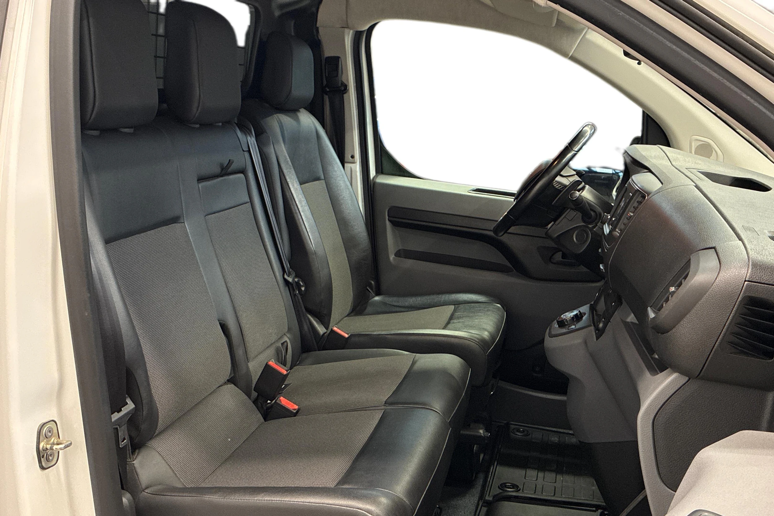 valkoinen Opel Vivaro 2020 kuva 12.