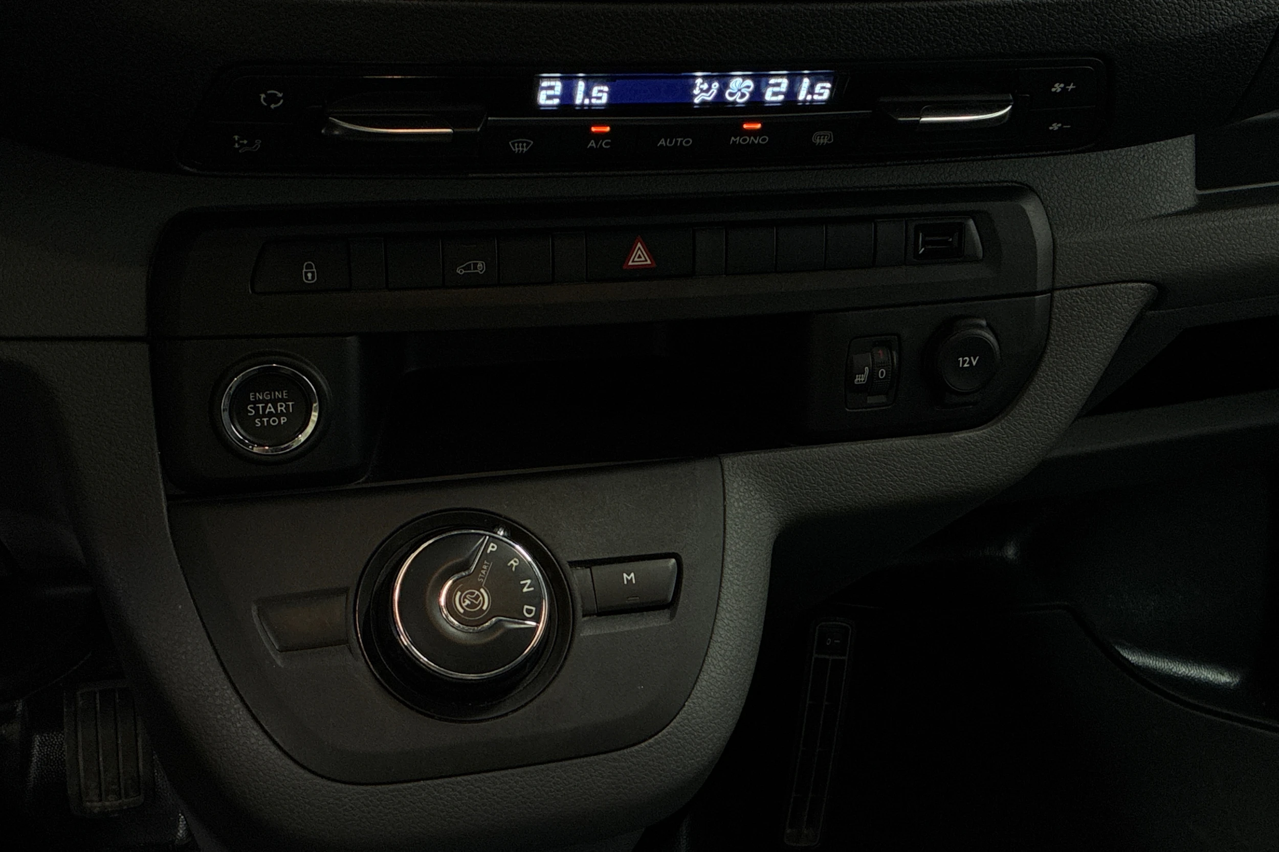 valkoinen Opel Vivaro 2020 kuva 17.