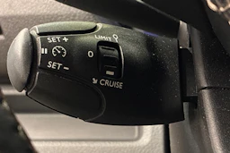 valkoinen Opel Vivaro 2020 kuva 18.