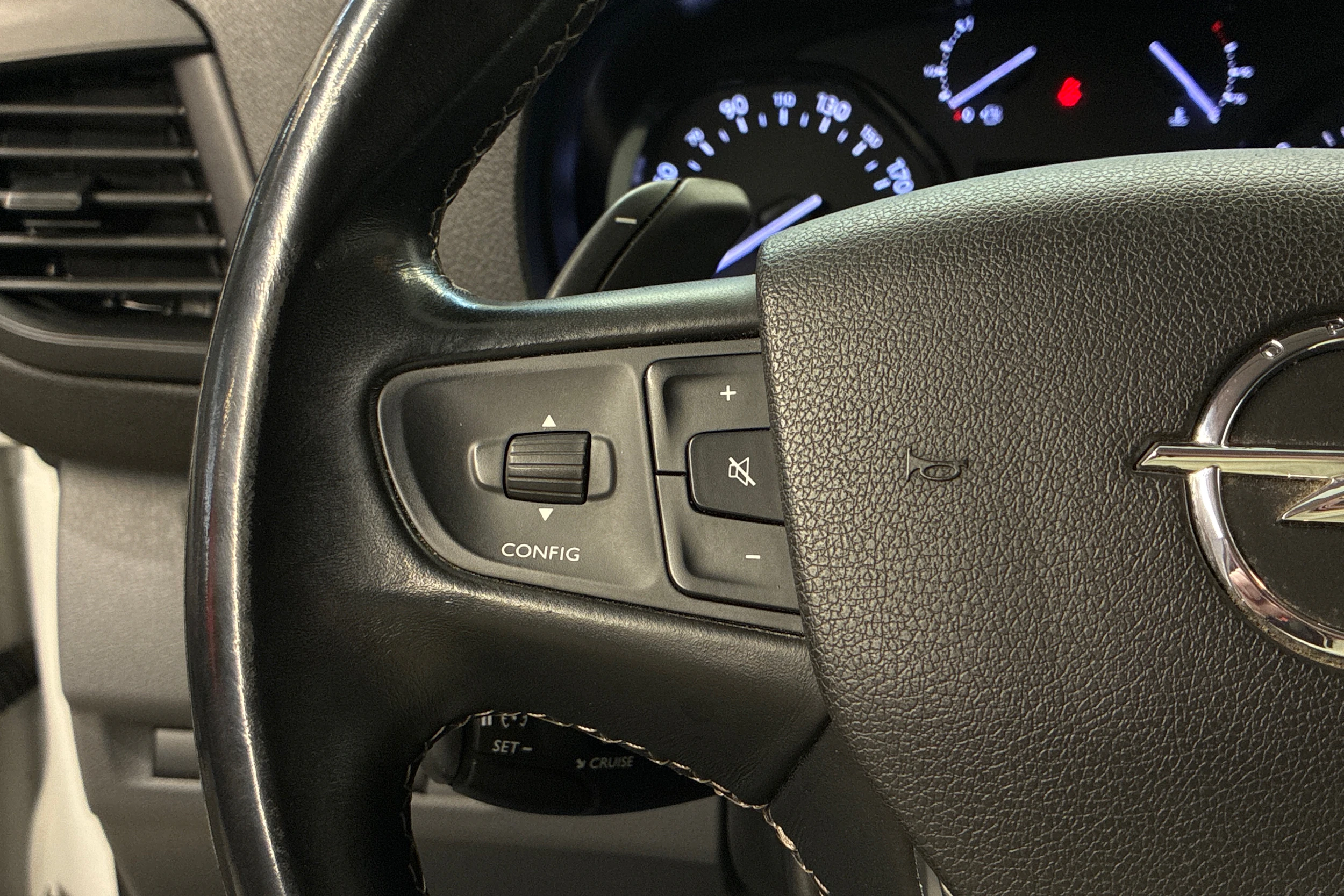 valkoinen Opel Vivaro 2020 kuva 19.