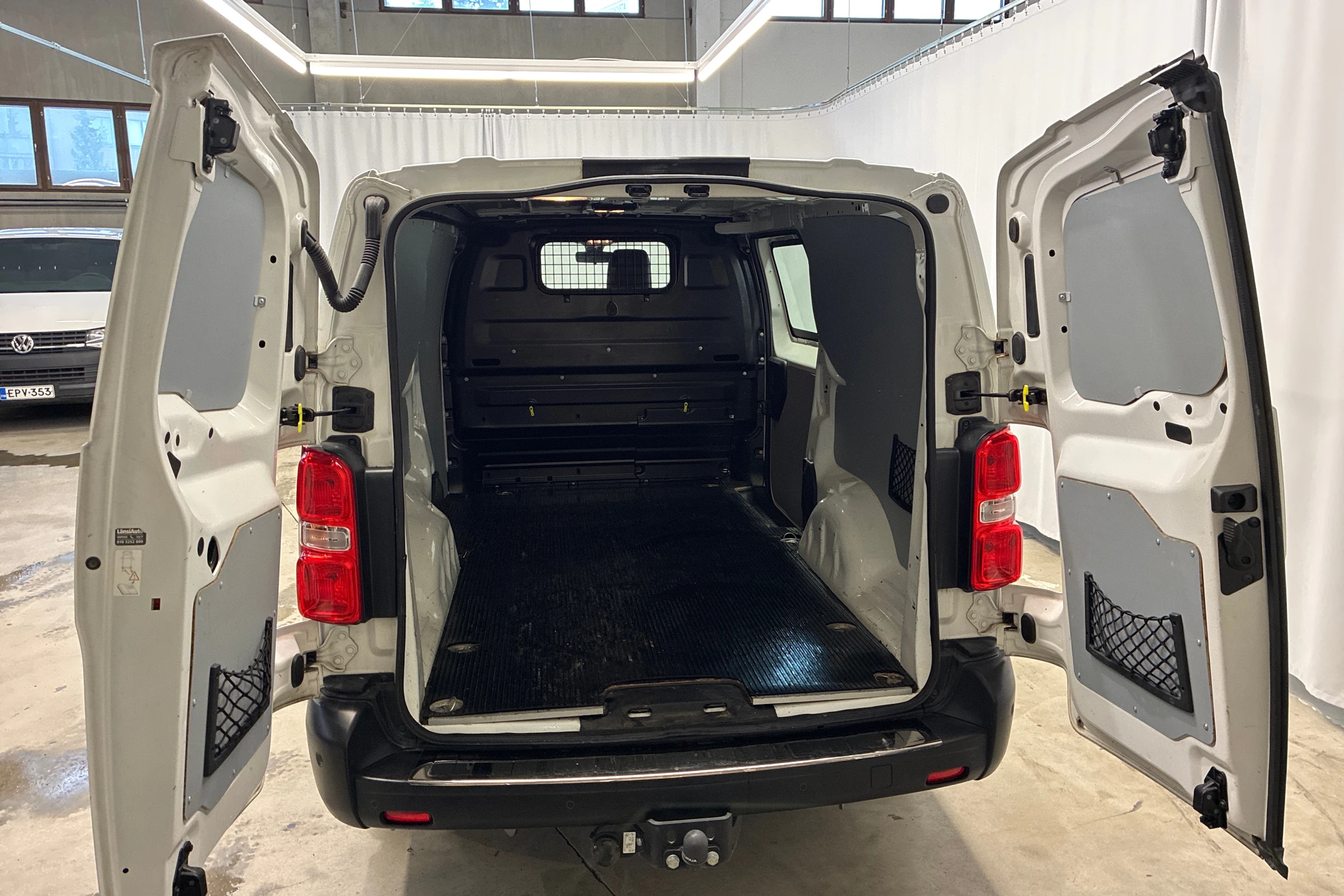 valkoinen Opel Vivaro 2020 kuva 22.