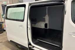 valkoinen Opel Vivaro 2020 kuva 25.