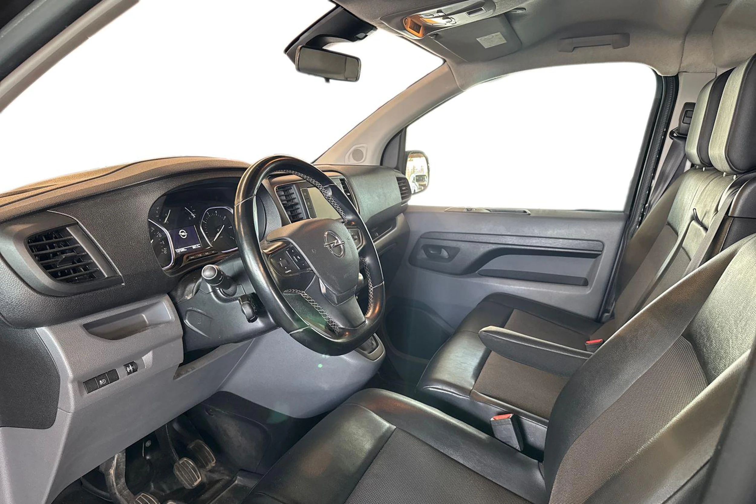 musta Opel Vivaro 2021 kuva 3.