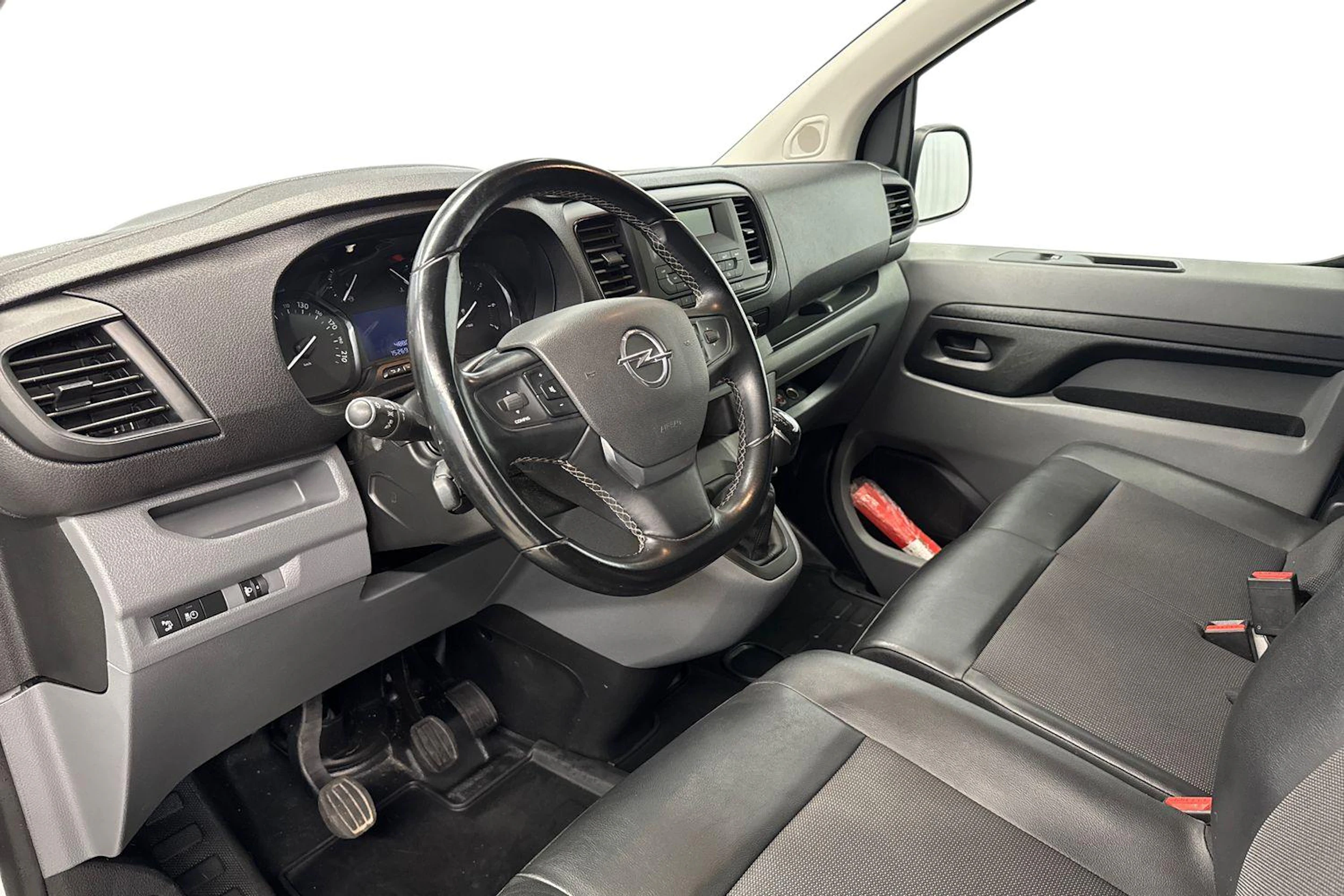 Valkoinen Opel VIVARO 2021 kuva 8.