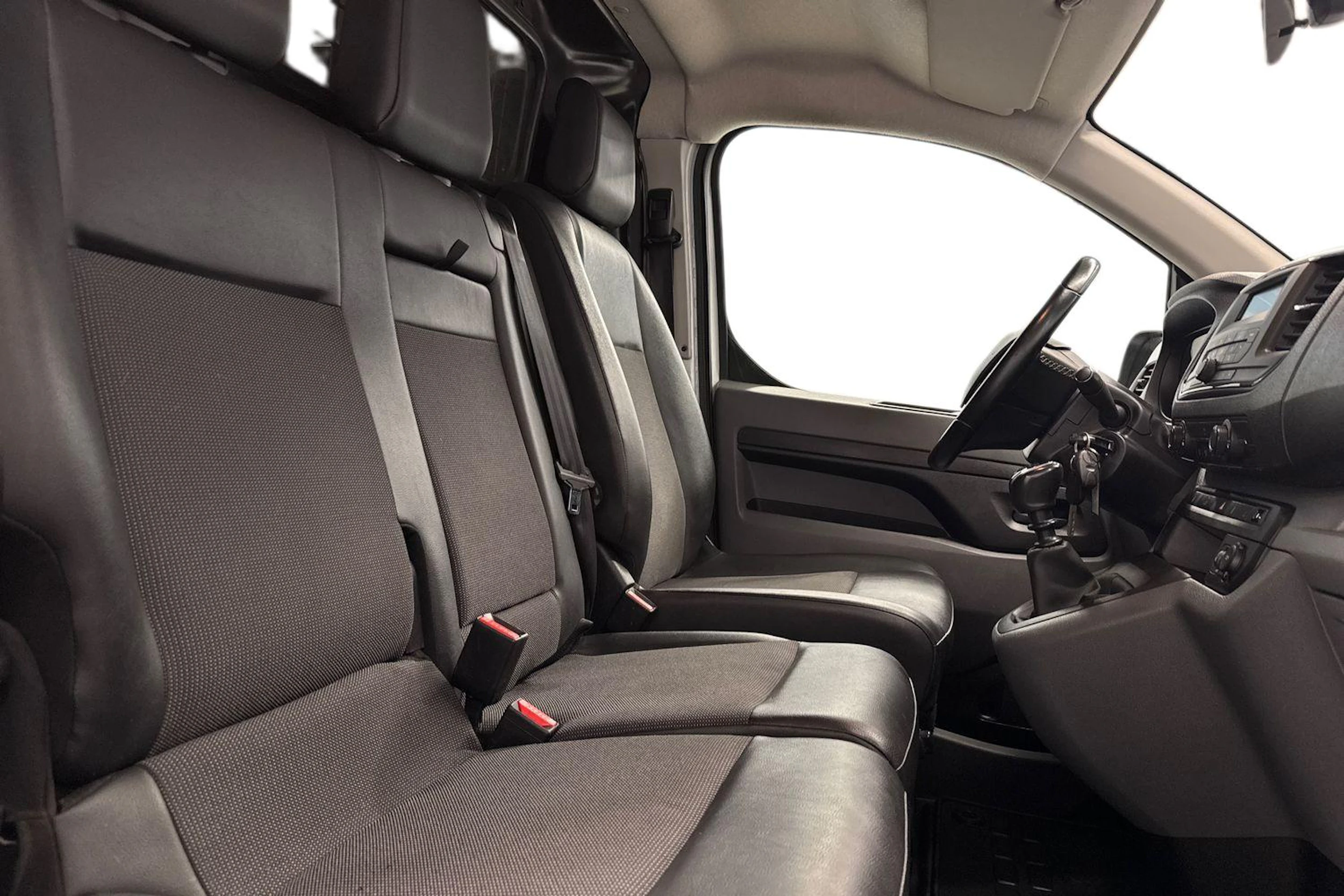 Valkoinen Opel VIVARO 2021 kuva 11.