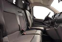 Valkoinen Opel VIVARO 2021 kuva 11.