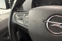 Valkoinen Opel VIVARO 2021 kuva 15.