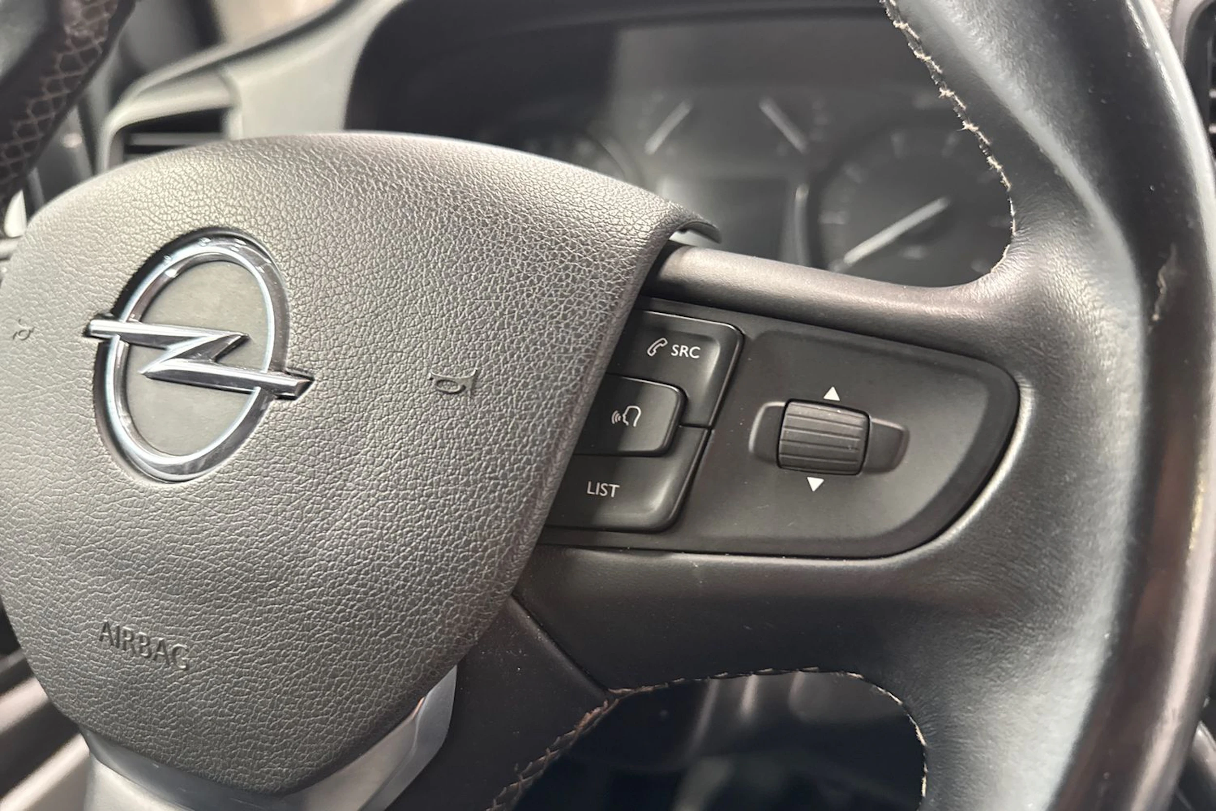 Valkoinen Opel VIVARO 2021 kuva 16.