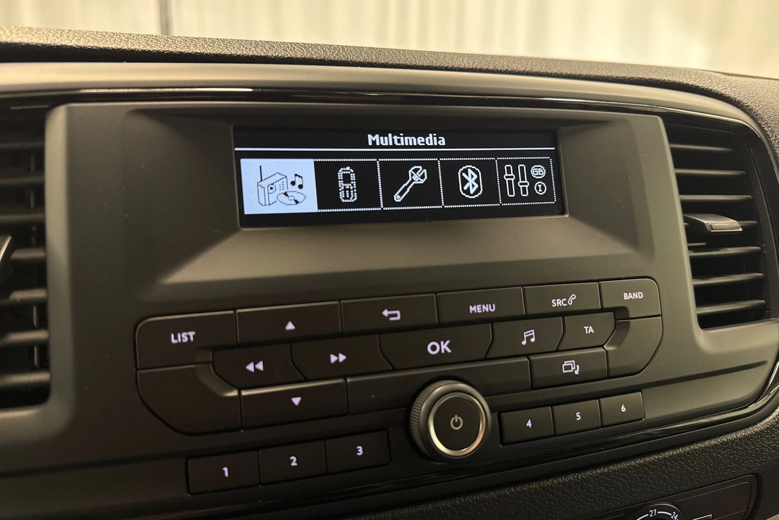 Valkoinen Opel VIVARO 2021 kuva 20.
