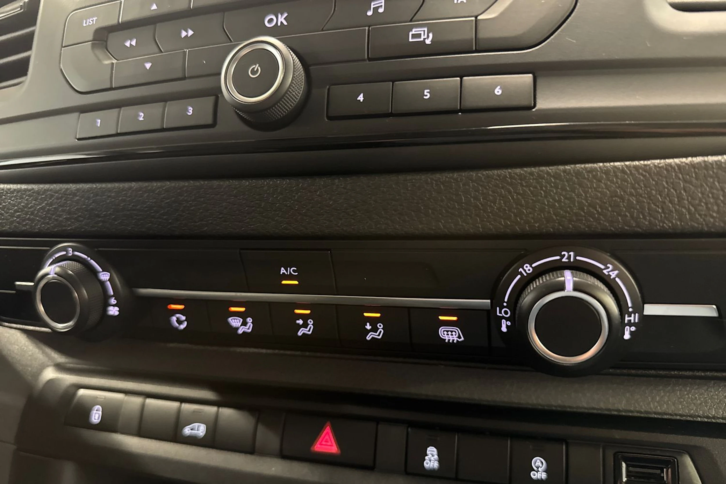 Valkoinen Opel VIVARO 2021 kuva 21.