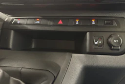 Valkoinen Opel VIVARO 2021 kuva 22.