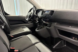 Valkoinen Opel VIVARO 2021 kuva 24.