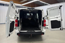 Valkoinen Opel VIVARO 2021 kuva 25.