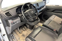 valkoinen Opel Vivaro 2021 kuva 3.