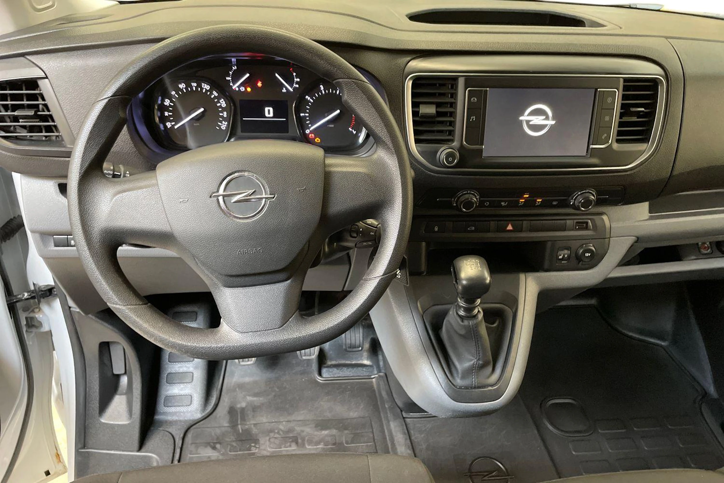 valkoinen Opel Vivaro 2022 kuva 7.