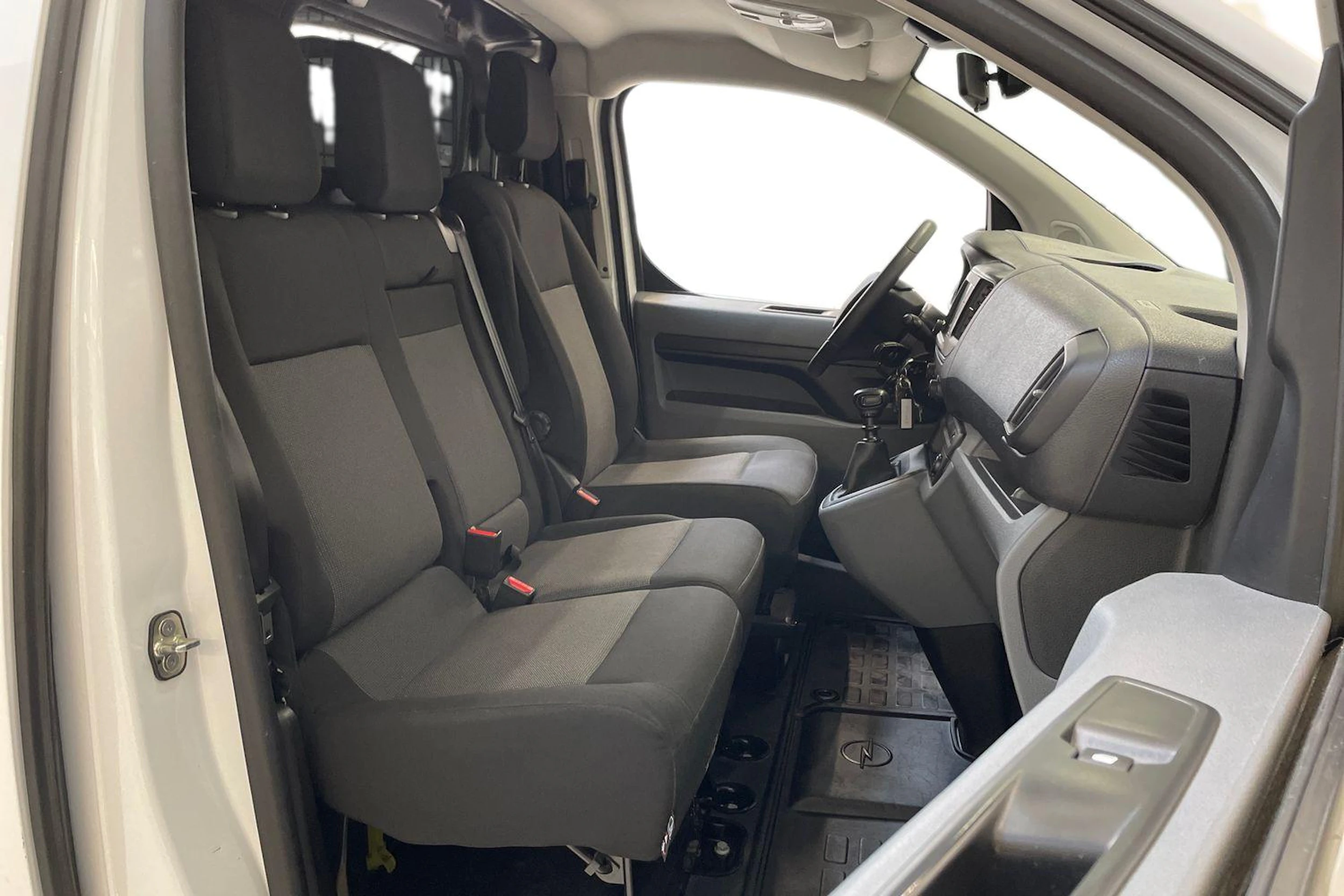 valkoinen Opel Vivaro 2022 kuva 8.