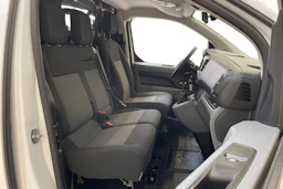 valkoinen Opel Vivaro 2022 kuva 8.