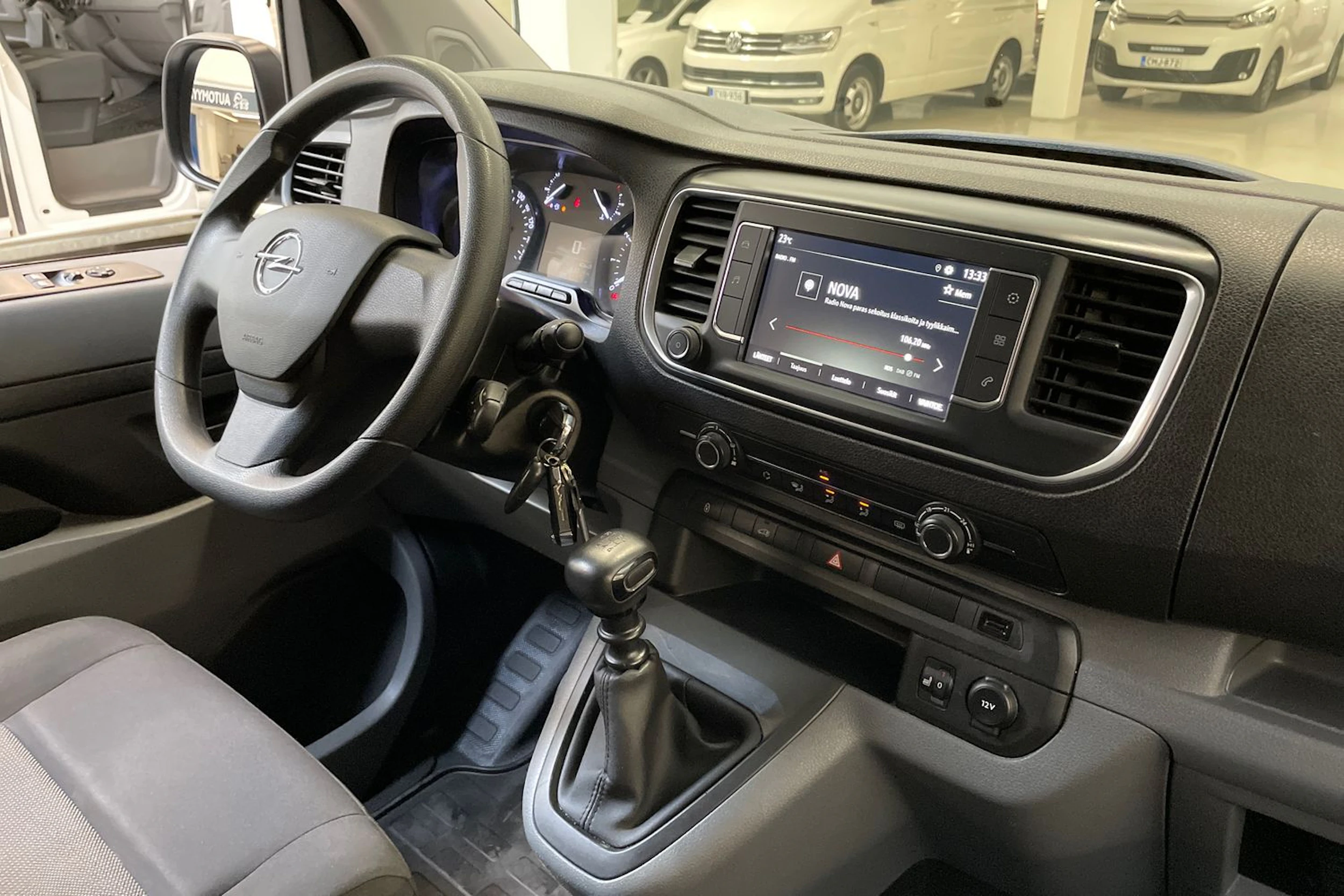 valkoinen Opel Vivaro 2022 kuva 11.
