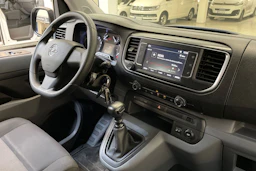 valkoinen Opel Vivaro 2022 kuva 11.