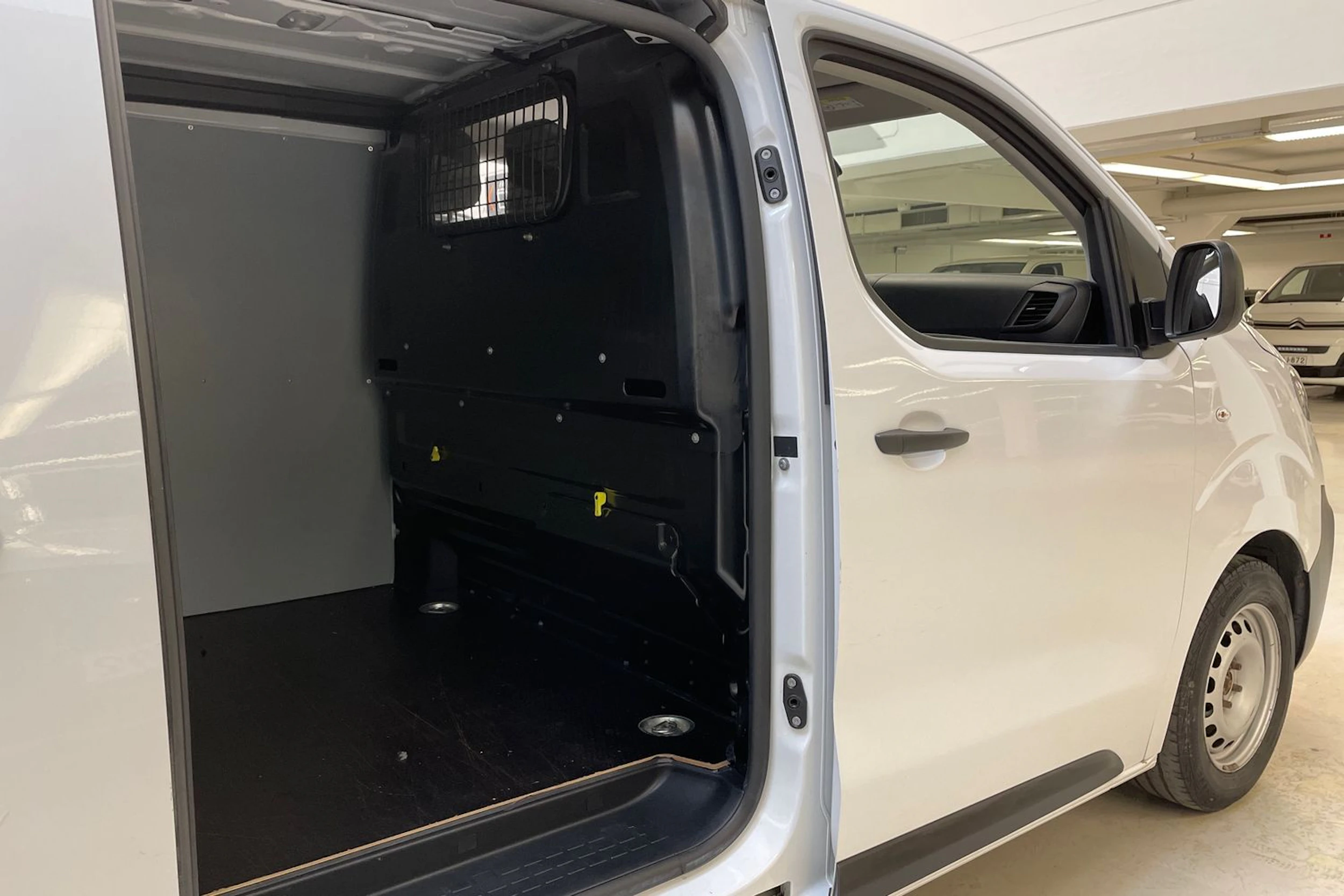 valkoinen Opel Vivaro 2022 kuva 14.