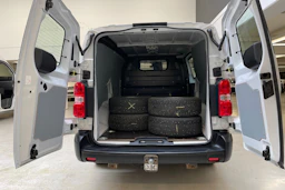 valkoinen Opel Vivaro 2022 kuva 16.