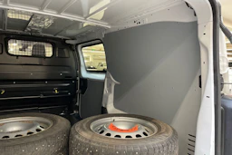 valkoinen Opel Vivaro 2022 kuva 18.