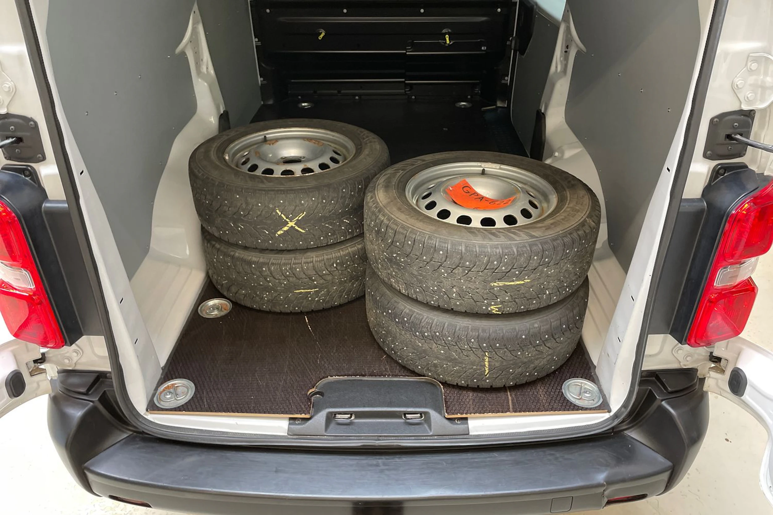 valkoinen Opel Vivaro 2022 kuva 20.