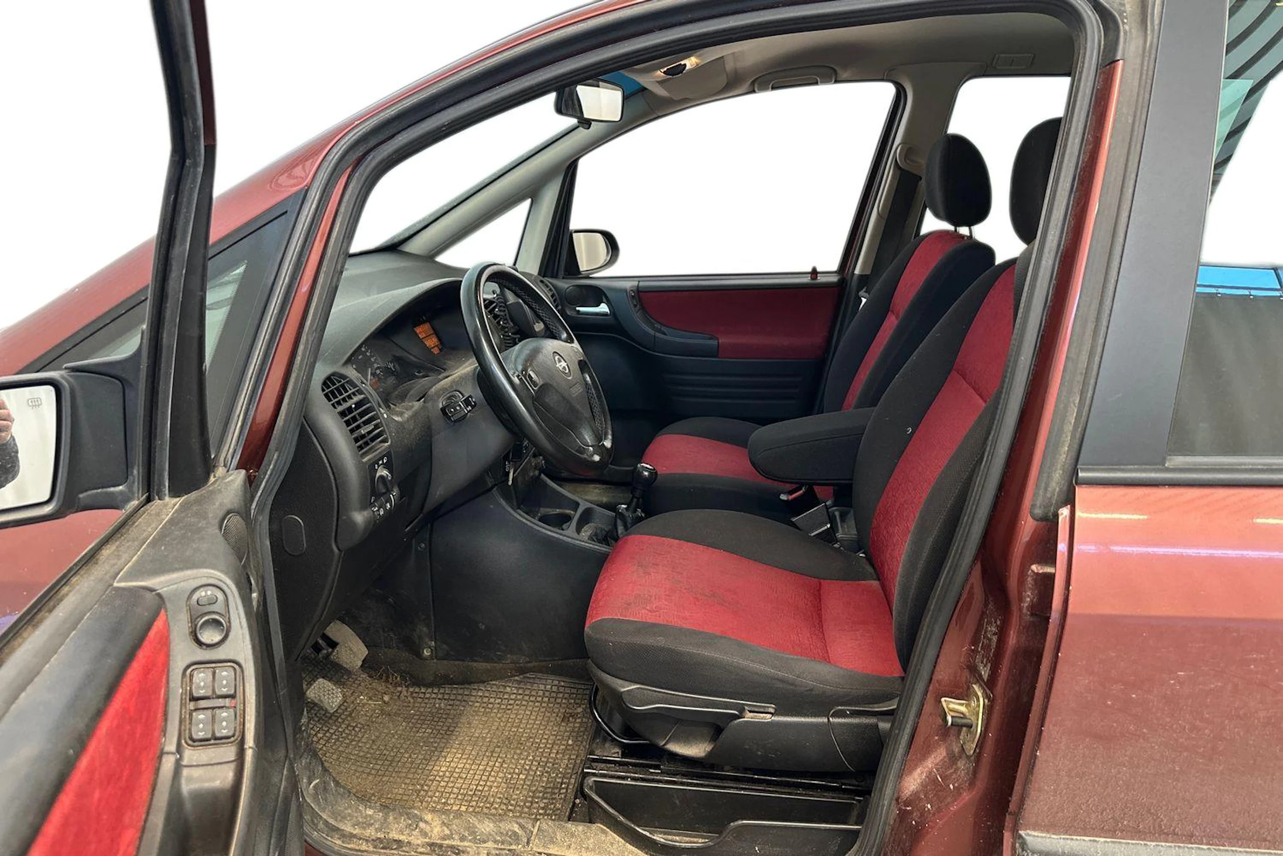 punainen Opel Zafira 2001 kuva 9.
