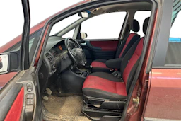 punainen Opel Zafira 2001 kuva 9.