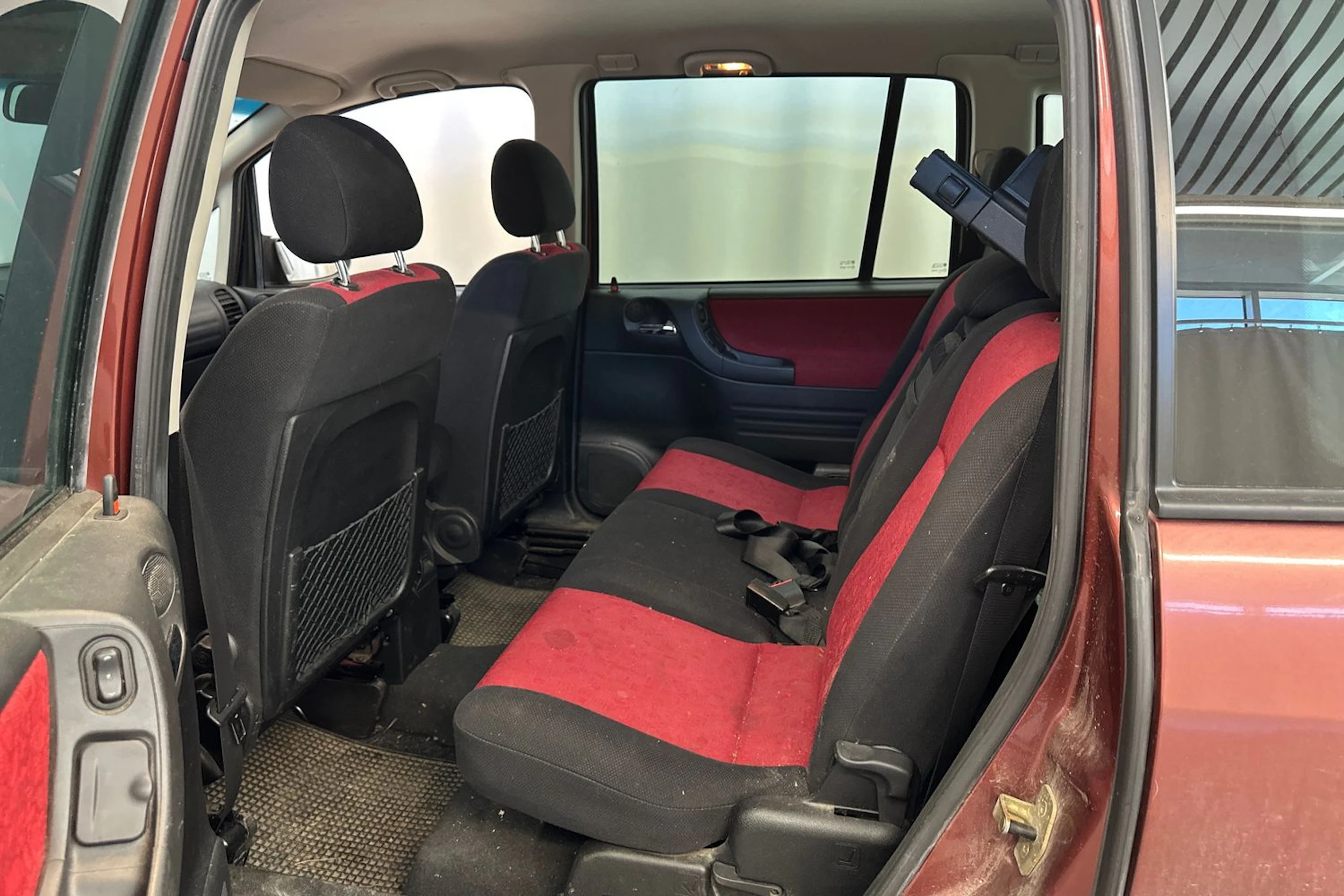 punainen Opel Zafira 2001 kuva 10.